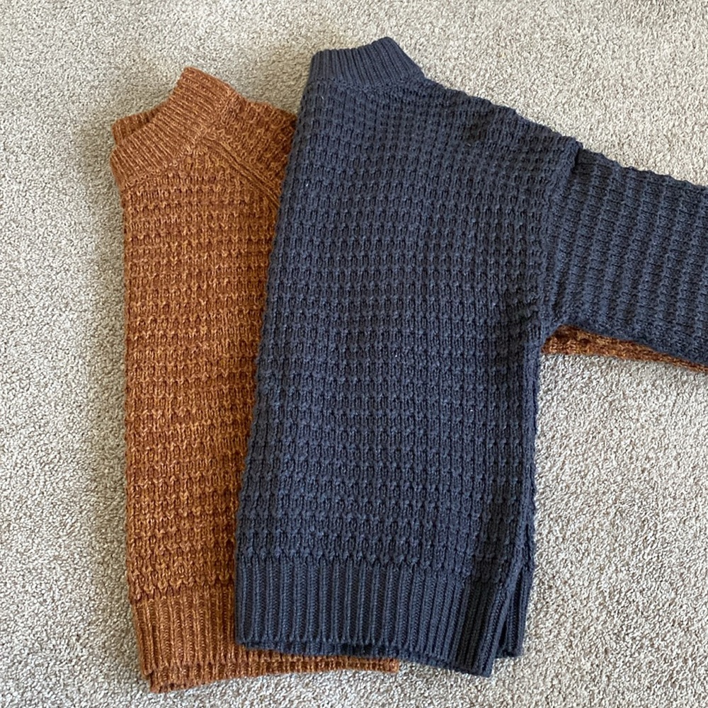 Universal Thread Crewneck Sweaters in Rust and Navy